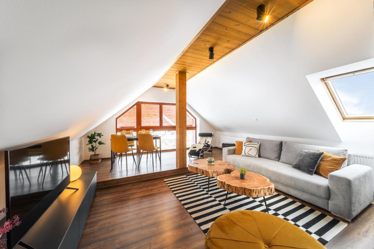 Cozy Mountain Attic Apartment In High Tatras Vel'ka Lomnica Exterior foto